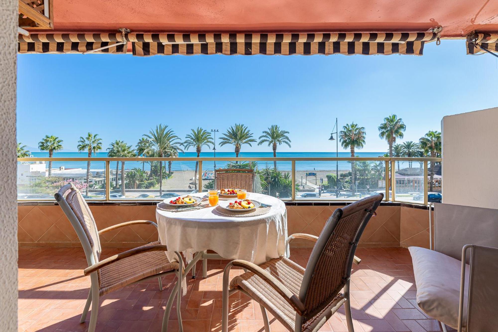 797 Holiday Rentals - Moderno Piso En Primera Linea De Playa توريمولينوس المظهر الخارجي الصورة
