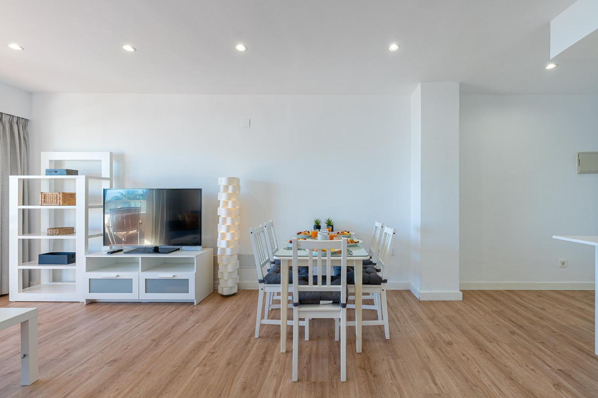 797 Holiday Rentals - Moderno Piso En Primera Linea De Playa توريمولينوس المظهر الخارجي الصورة