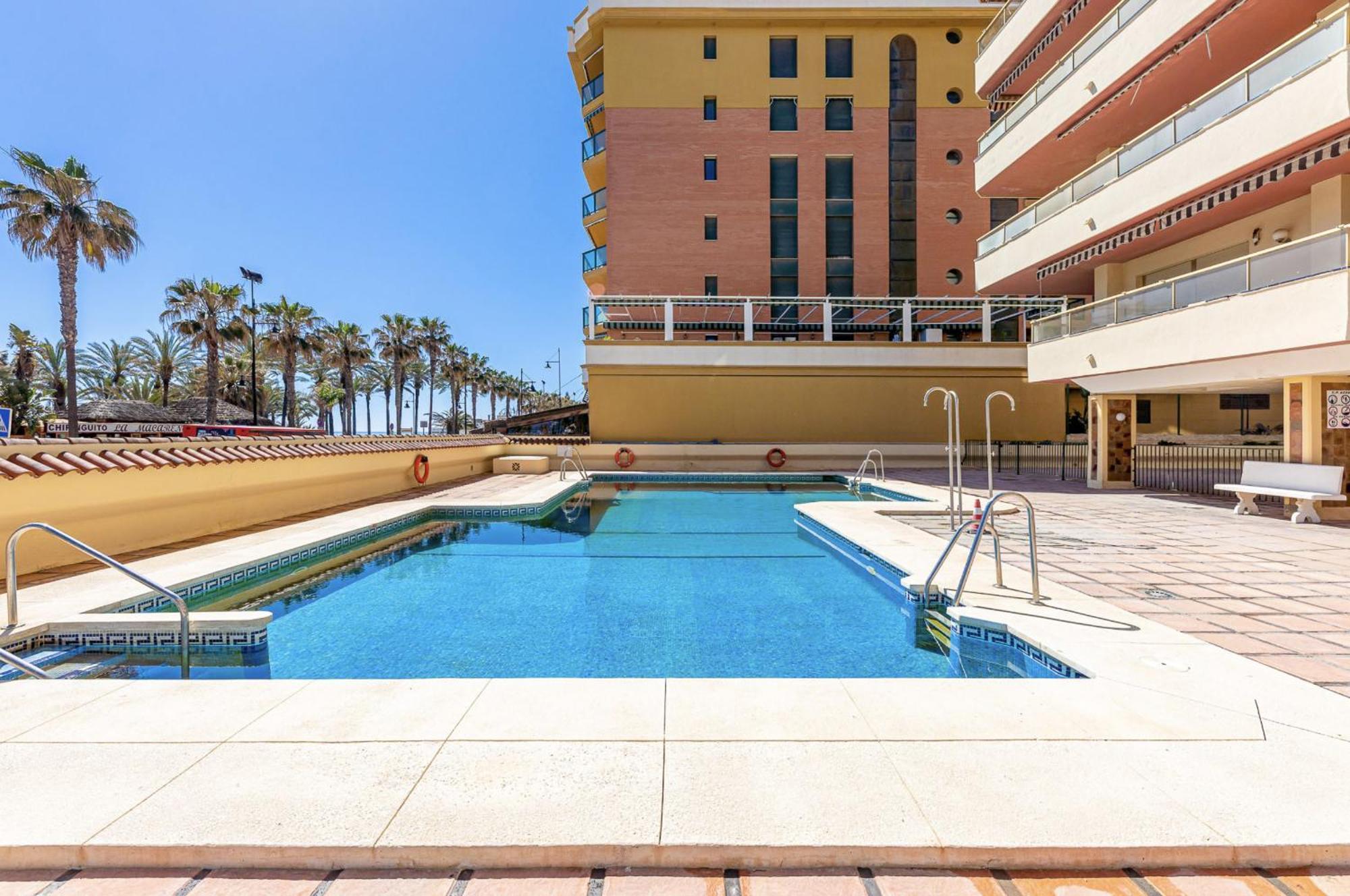797 Holiday Rentals - Moderno Piso En Primera Linea De Playa توريمولينوس المظهر الخارجي الصورة