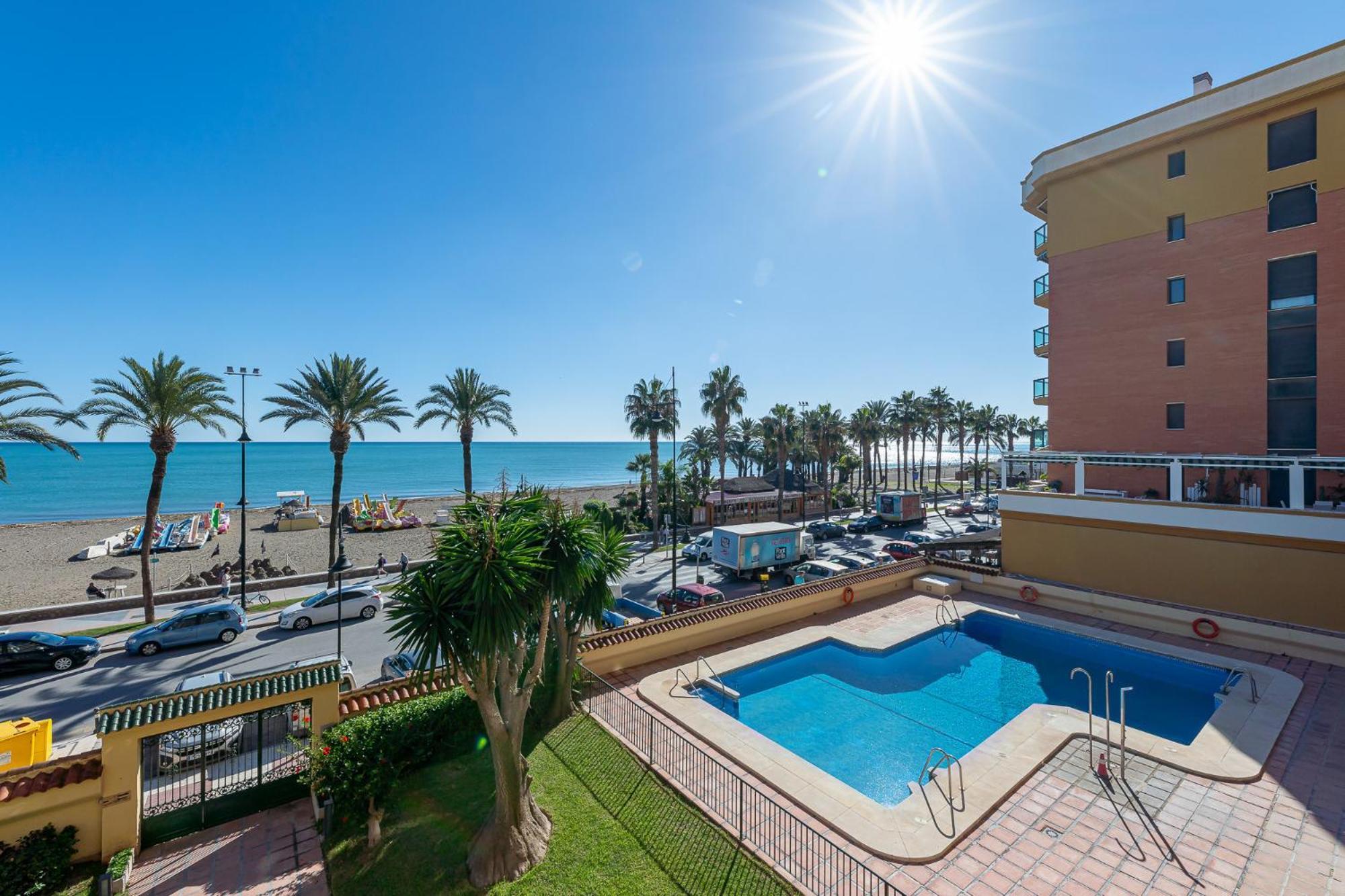 797 Holiday Rentals - Moderno Piso En Primera Linea De Playa توريمولينوس المظهر الخارجي الصورة