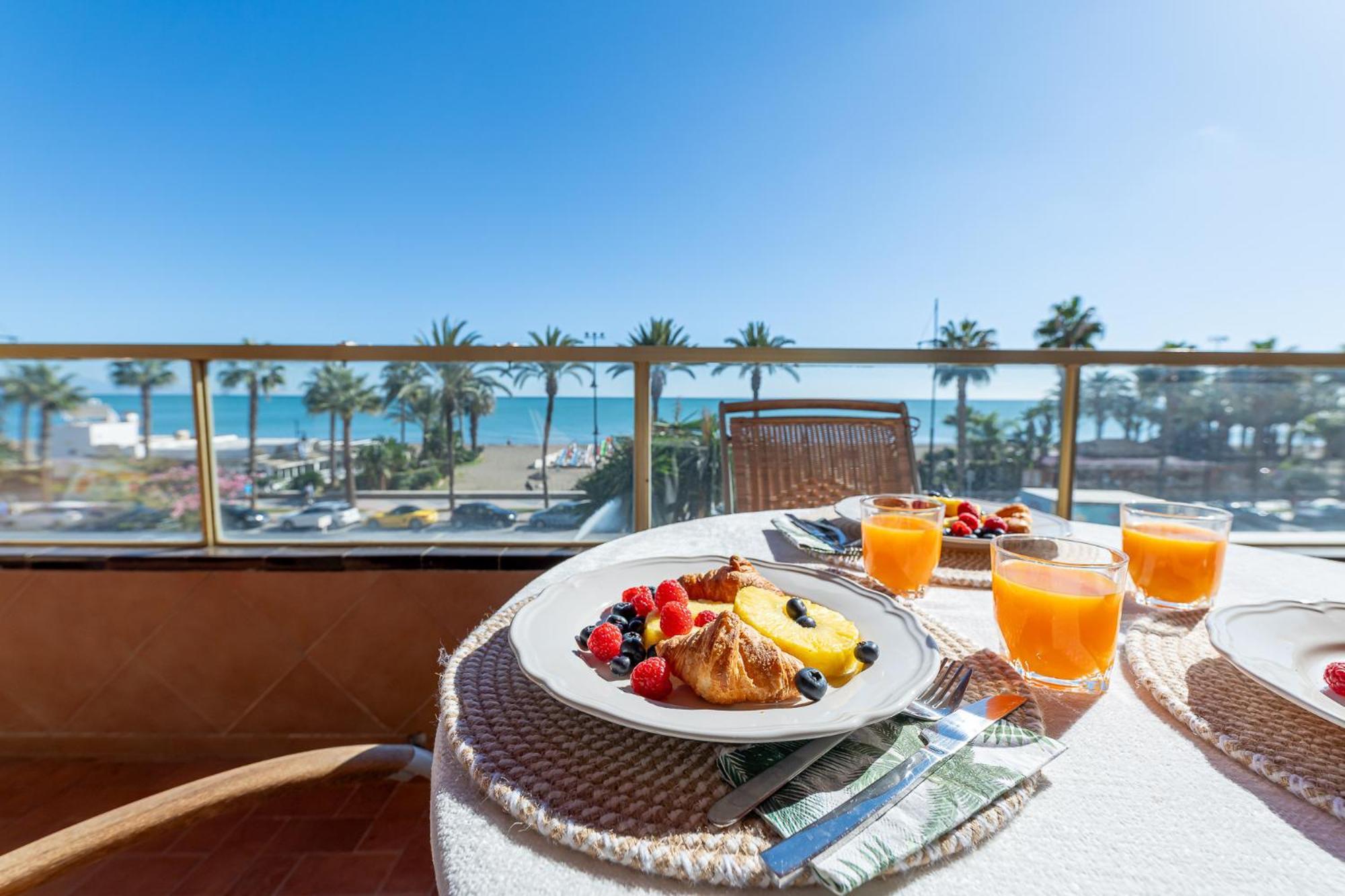 797 Holiday Rentals - Moderno Piso En Primera Linea De Playa توريمولينوس المظهر الخارجي الصورة