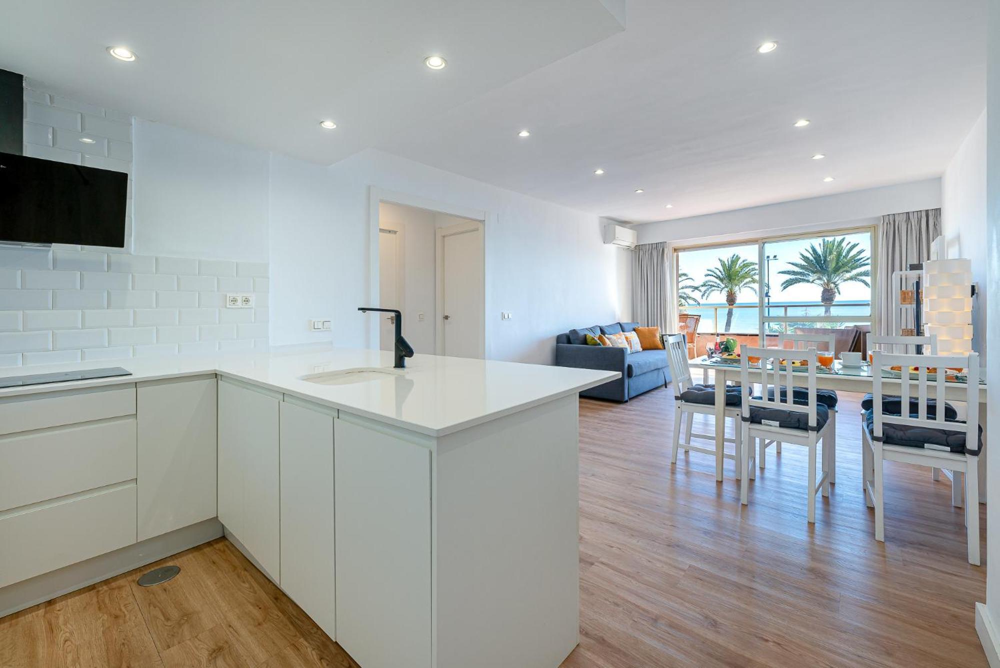 797 Holiday Rentals - Moderno Piso En Primera Linea De Playa توريمولينوس المظهر الخارجي الصورة