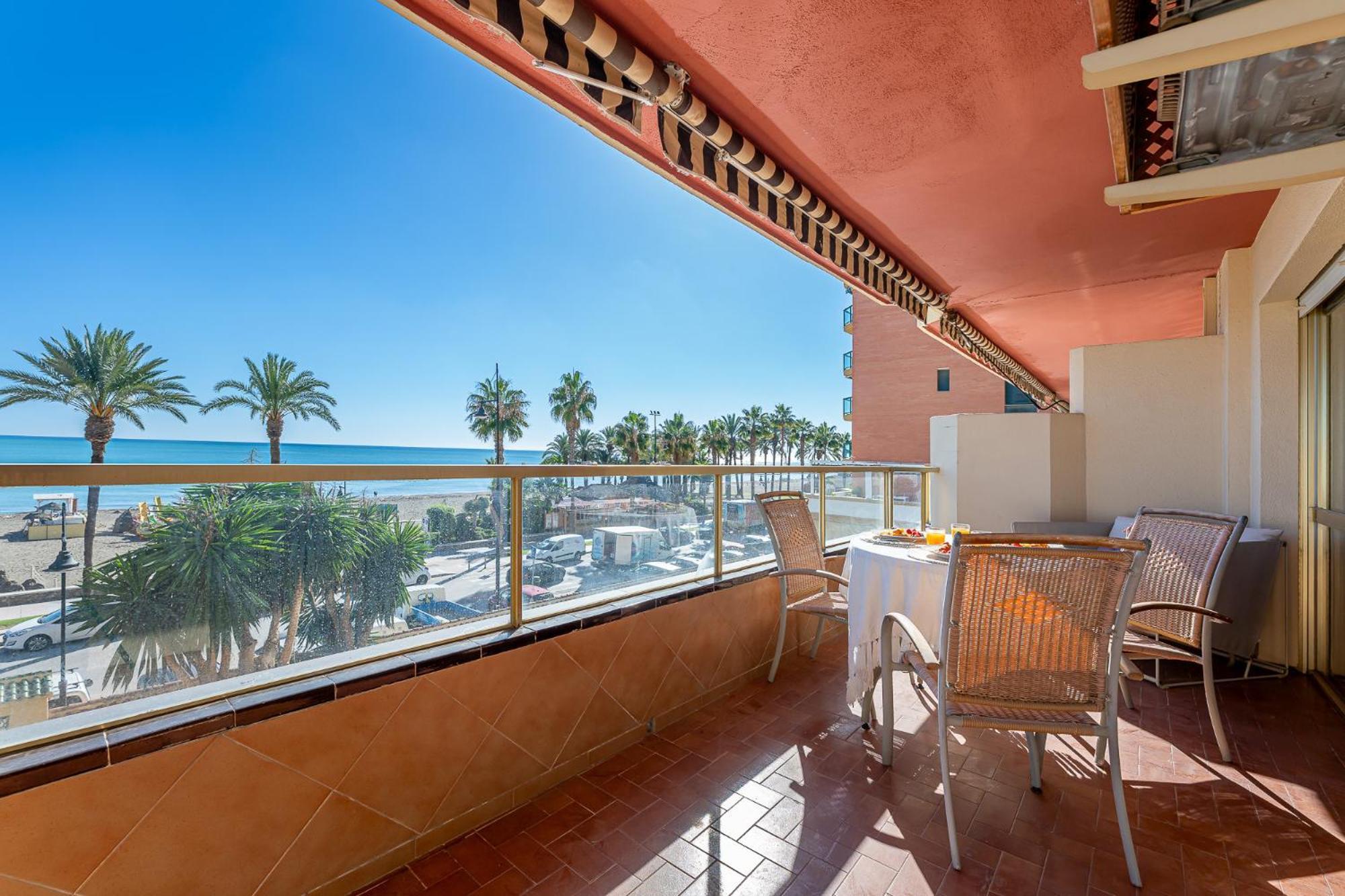 797 Holiday Rentals - Moderno Piso En Primera Linea De Playa توريمولينوس المظهر الخارجي الصورة