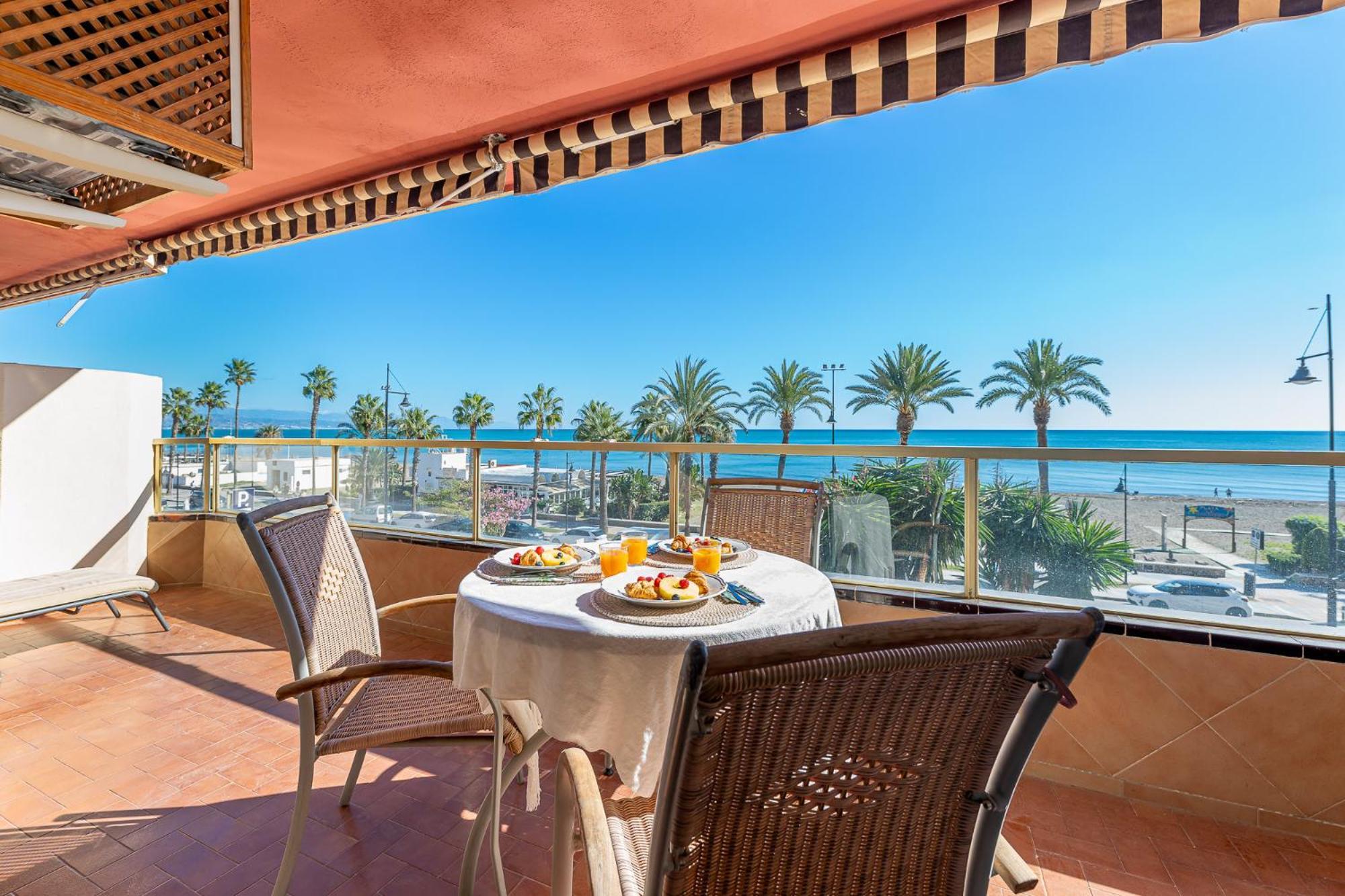797 Holiday Rentals - Moderno Piso En Primera Linea De Playa توريمولينوس المظهر الخارجي الصورة